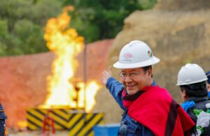 Arce entrega nuevo pozo en Tarija