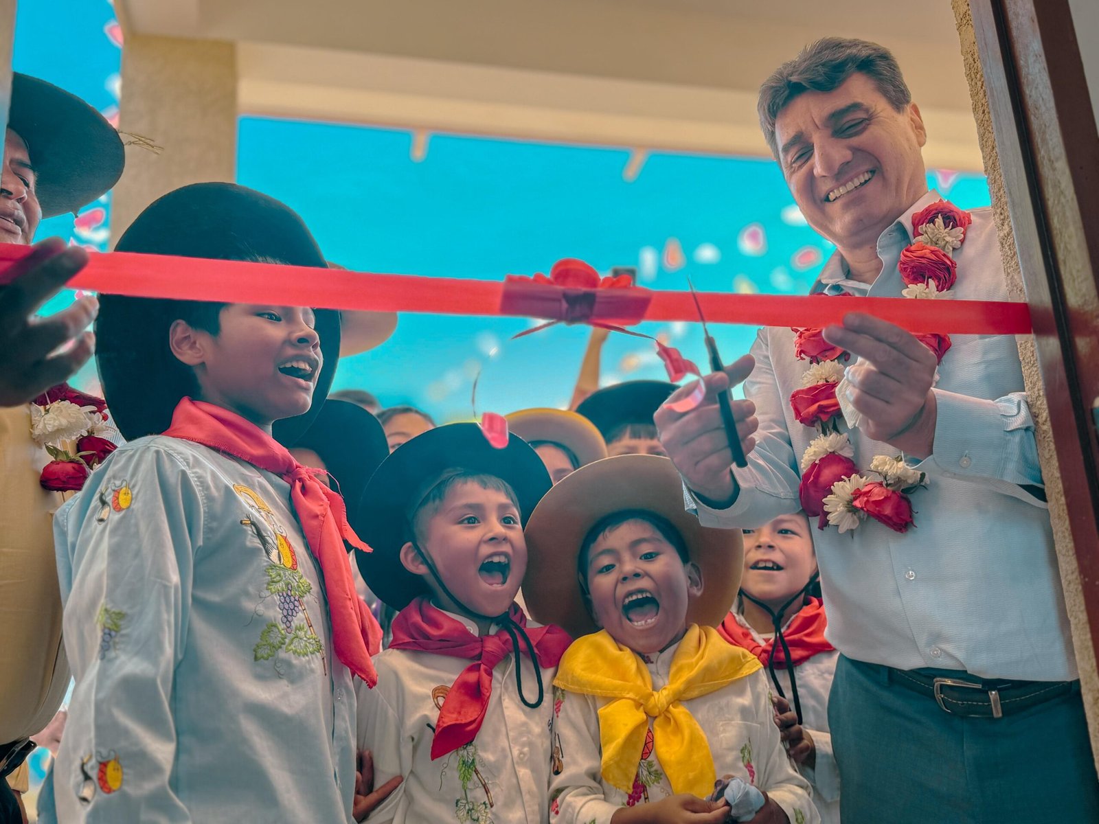 Alcalde de Tarija entrega aulas para la Unidad Educativa de la ...