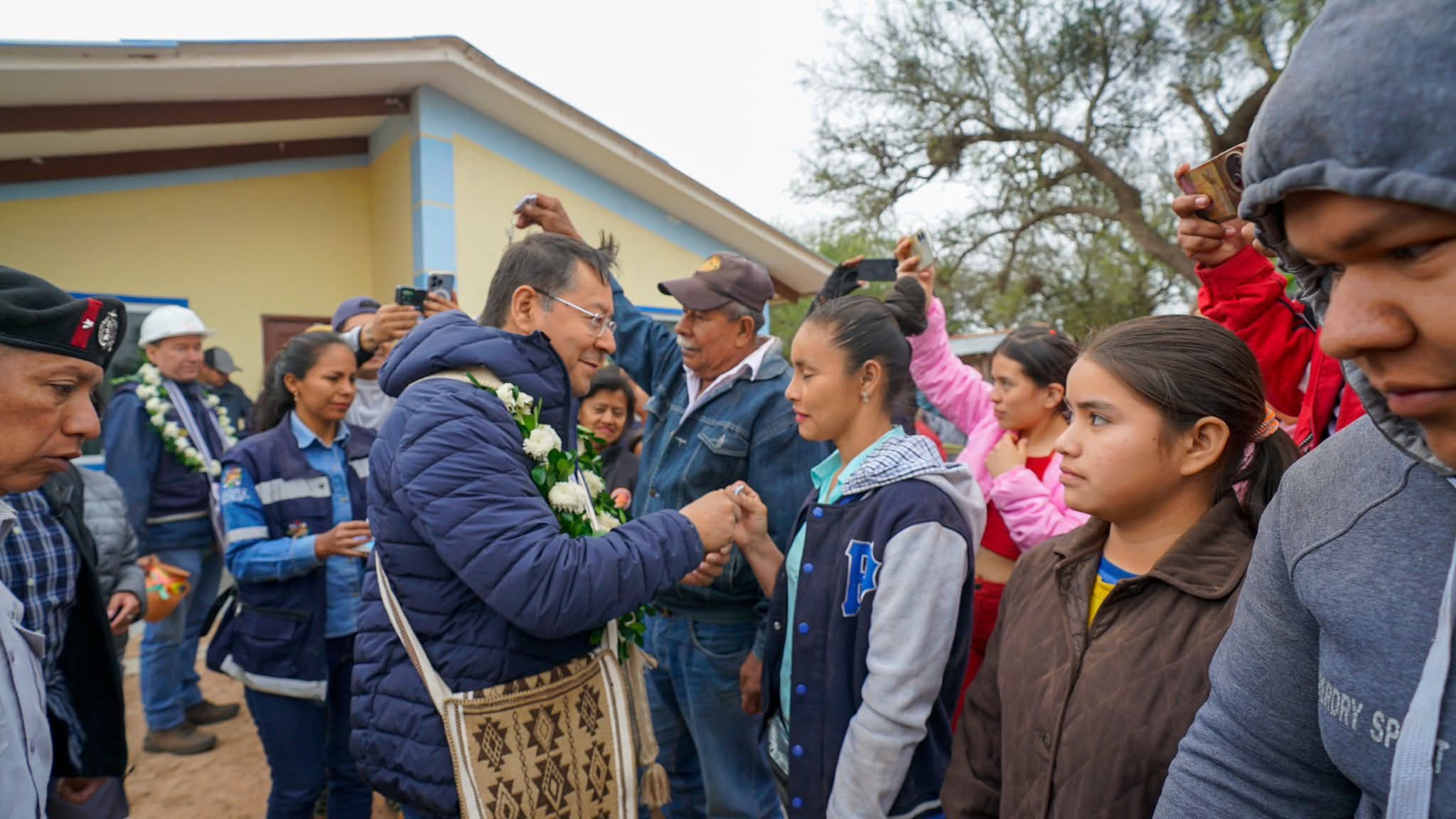 Luis Arce entrega viviendas y sistemas de agua en Charagua con ...