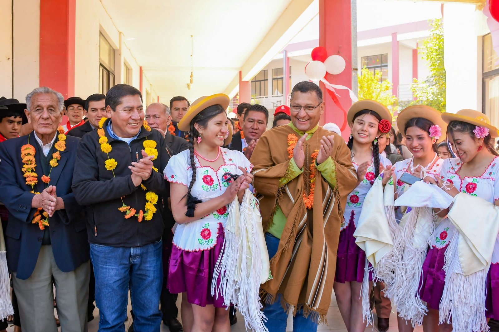Gobernación entrega obra de mejoramiento en unidad educativa de ...